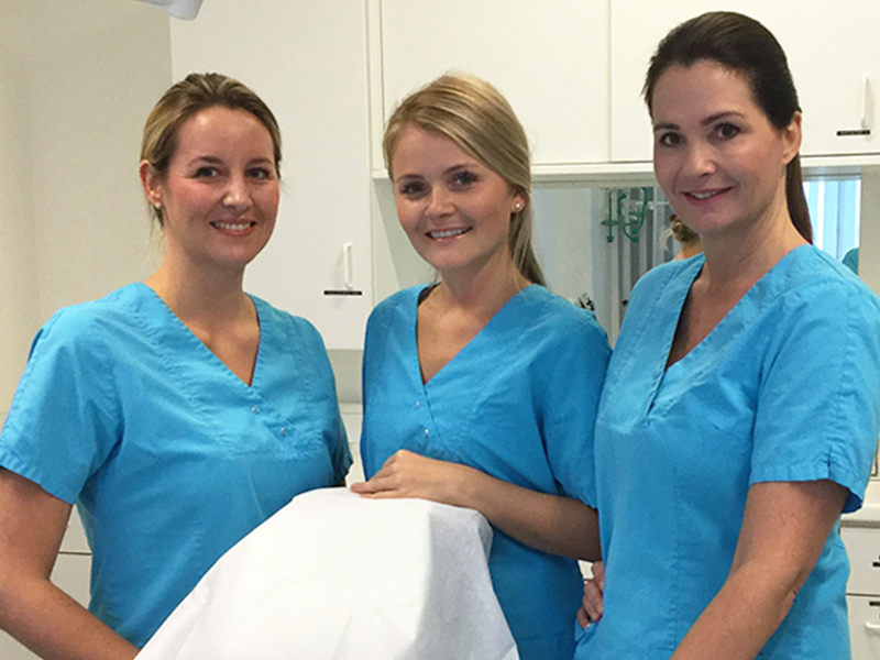 Dr. med. Jutta Henscheid berät Patientinnen in der Praxisklinik Düsseldorf zu Bruststraffung nach Gewichtsverlust, Brustvergrößerung und weiteren ästhetischen Behandlungen.